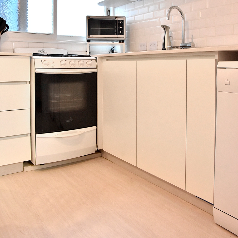 HarteFlooring-Pisos-SPC-Caoba-5mm-Ambientada1